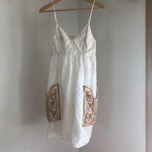Anthropologie dress white with embroidered pockets